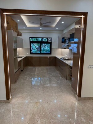 Building Lobby in 4 BHK Builder Floor at Palam Vihar Residents Association, Palam Vihar – for Sale