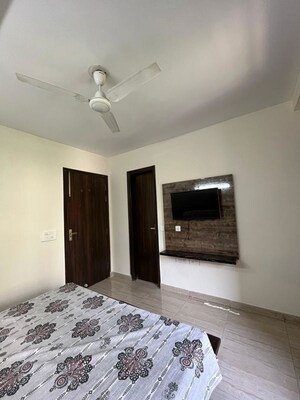 1 RK Builder Floor For Rent in Vipul Square, Sushant Lok I