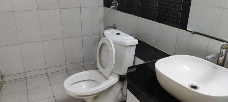 Bathroom, 3c-lotus-panache 3.5 Bedroom 2150 Sq.Ft. Apartment In Sector 110 Noida 10339042