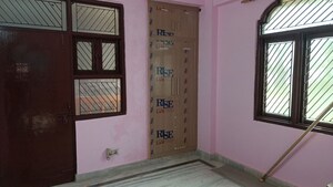 Room in 2 BHK Builder Floor at Vaishali Sector 5 – for Rent