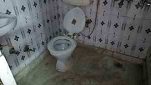 Bathroom in 2 BHK Builder Floor at Vaishali Sector 5 – for Rent
