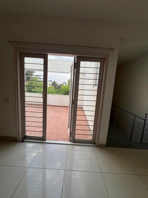 Room in 4 BHK Apartment at GR Shantinivas, Singasandra – for Sale