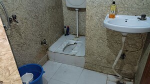 Bathroom in 1 BHK Builder Floor at Vaishali Sector 3 – for Rent