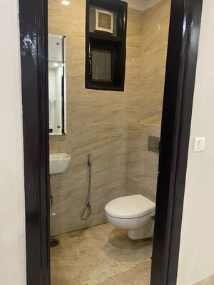 Bathroom in 3 BHK Builder Floor at DLF The Skycourt, Sector 86 – for Rent