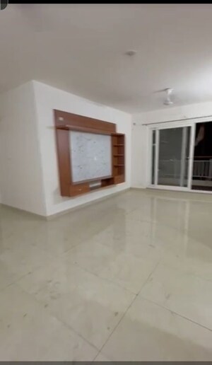Room in 3.5 BHK Apartment at Rishita Mulberry Heights, Sushant Golf City – for Rent
