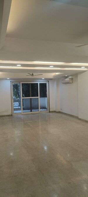 Room in 4 BHK Builder Floor at Panchsheel Park – for Sale