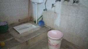 Bathroom in 1 BHK Builder Floor at Vaishali Sector 5 – for Sale