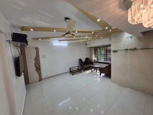 Team Area in 2 BHK Apartment at Andheri West – for Rent