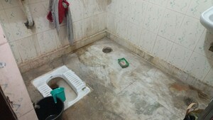 Bathroom in 1 BHK Builder Floor at Vaishali Sector 5 – for Rent
