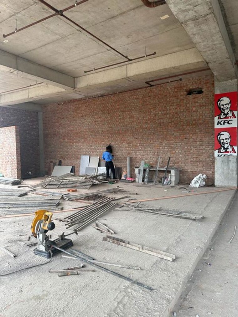  Parking, rise-food-mall Commercial Shop 100 Sq.Ft. In Sector 1 Greater Noida Greater Noida 10339071