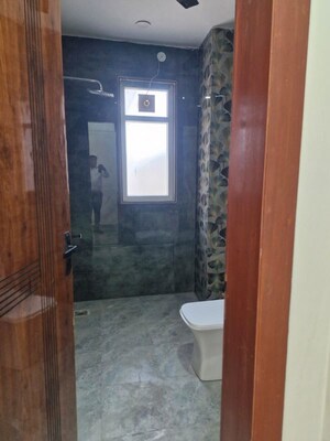 Bathroom in 1 RK Builder Floor at Gold Souk Mall, Sector 43 – for Rent