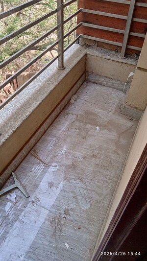 Balcony in 1 RK Builder Floor at Gold Souk Mall, Sector 43 – for Rent