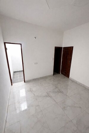 Room in 3 BHK Apartment at BPTP Discovery Park, Sector 80 – for Rent