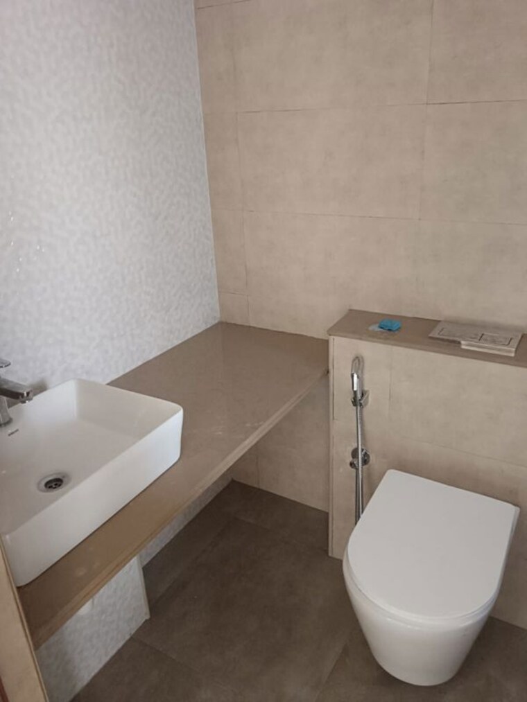 Bathroom, bptp-discovery-park 3 Bedroom 1861 Sq.Ft. Apartment In Sector 80 Faridabad 10339125