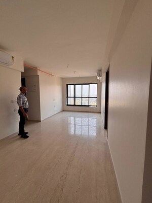 Room in 2 BHK Apartment at Kalpataru Mugnus, Bandra East – for Rent