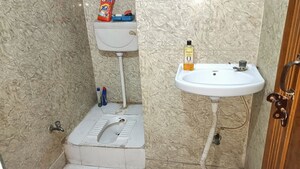 Bathroom in 1 BHK Builder Floor at Vaishali Sector 3 – for Rent