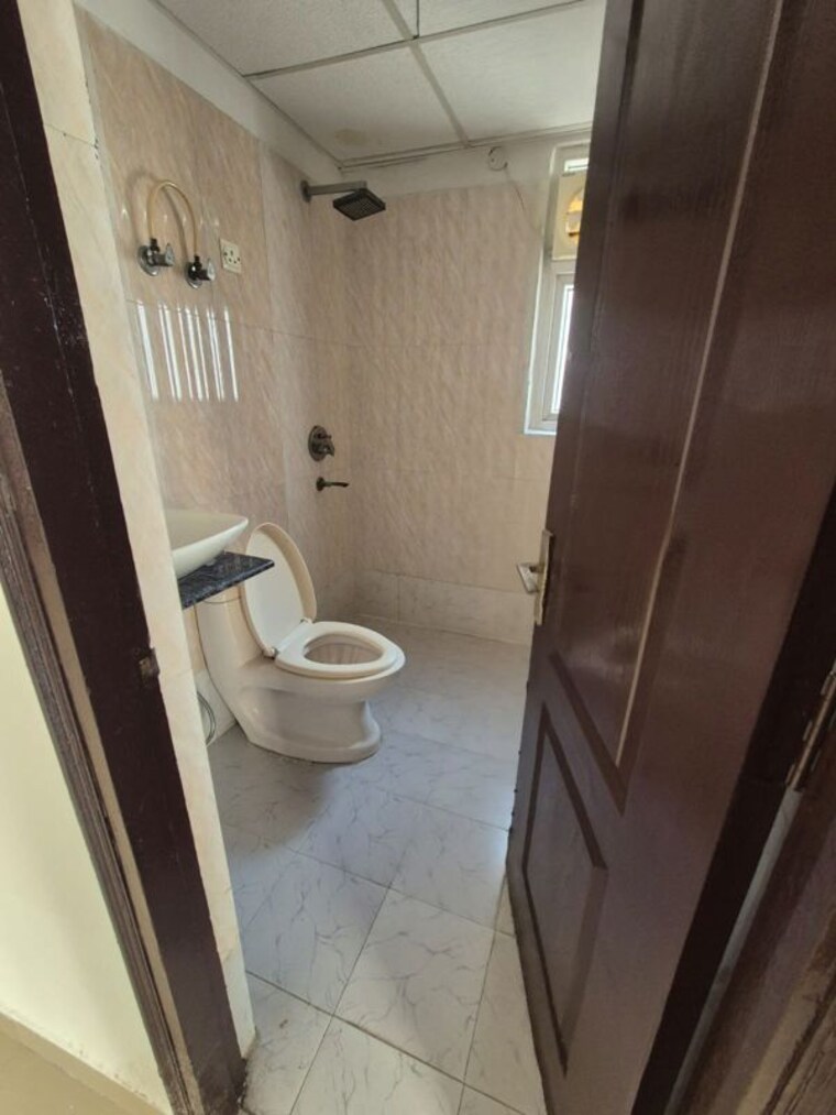 Bathroom, gaur-city-2-14th-avenue 3 Bedroom 1175 Sq.Ft. Apartment In Sector 16c Greater Noida Greater Noida 10339191