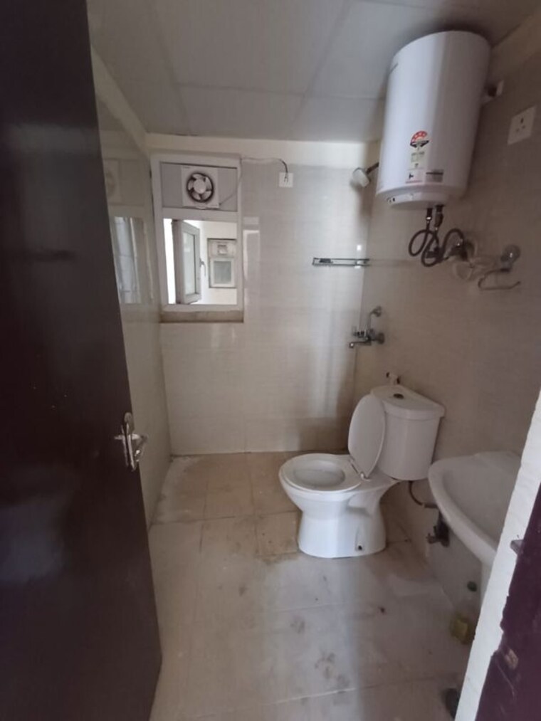 Bathroom, samridhi-grand-avenue 2.5 Bedroom 1080 Sq.Ft. Apartment In Tech Zone 4 Greater Noida Greater Noida 10339215