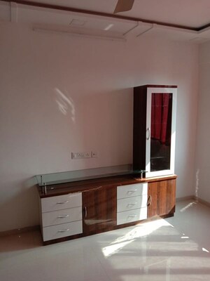 Room in 2 BHK Apartment at Indu Ganesh CHS, Sion – for Sale