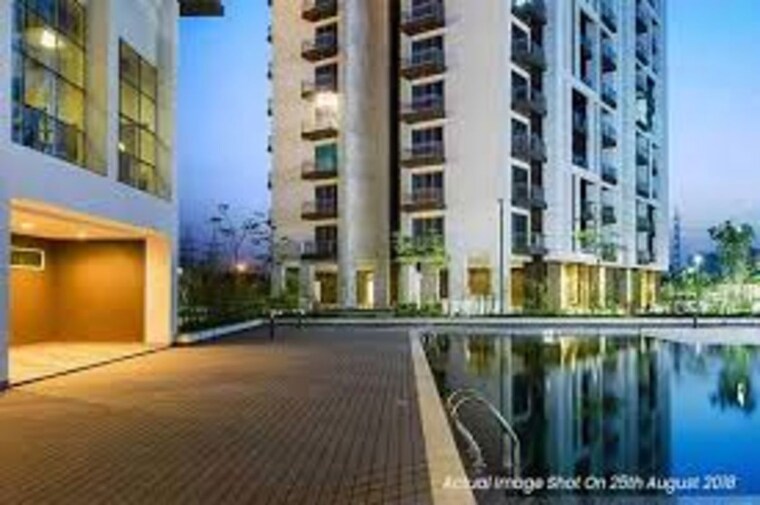 Swimming Pool, tata-primanti-phase-2 3 Bedroom 2625 Sq.Ft. Apartment In Sector 72 Gurgaon 10339233