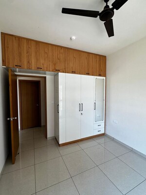 Room in 2 BHK Apartment at Sobha Dream Gardens, Thanisandra Main Road – for Rent