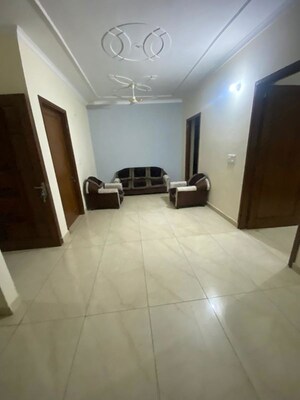 6 BHK Builder Floor For Rent in Sector 82