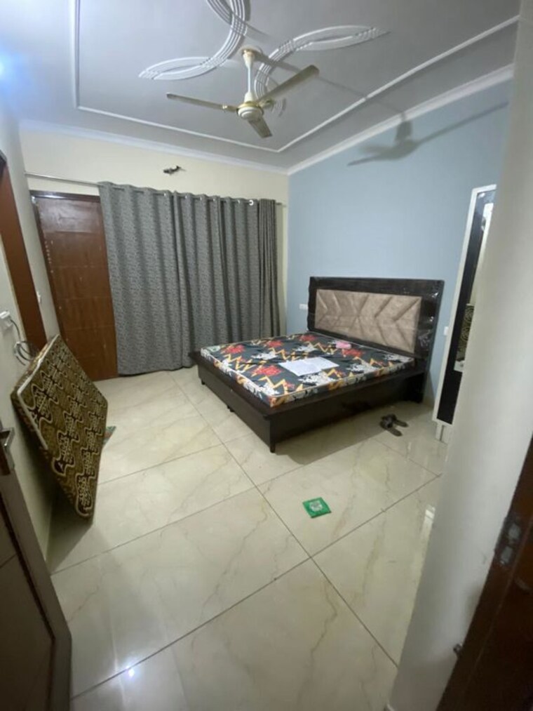 Bedroom, sector 82 6 Bedroom 200 Sq.Yd. Builder Floor In Sector 82 Mohali 10339262