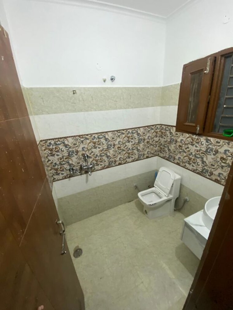 Attached Bathroom, sector 82 6 Bedroom 200 Sq.Yd. Builder Floor In Sector 82 Mohali 10339262
