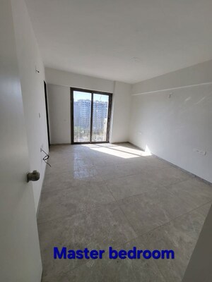 Room in 3 BHK Apartment at Sukirti 54, Shela – for Sale