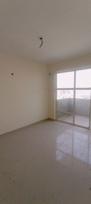 Room in 2 BHK Apartment at Pyramid Midtown, Sector 59 – for Rent