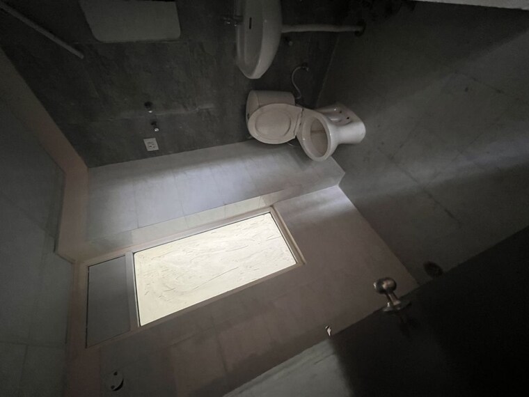 Bathroom, amrapali-ivory-heights 3 Bedroom 1045 Sq.Ft. Apartment In Amrapali Dream Valley Greater Noida 10339346