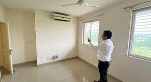 Room in 3 BHK Apartment at Emaar Emerald Floors Premier, Sector 65 – for Rent