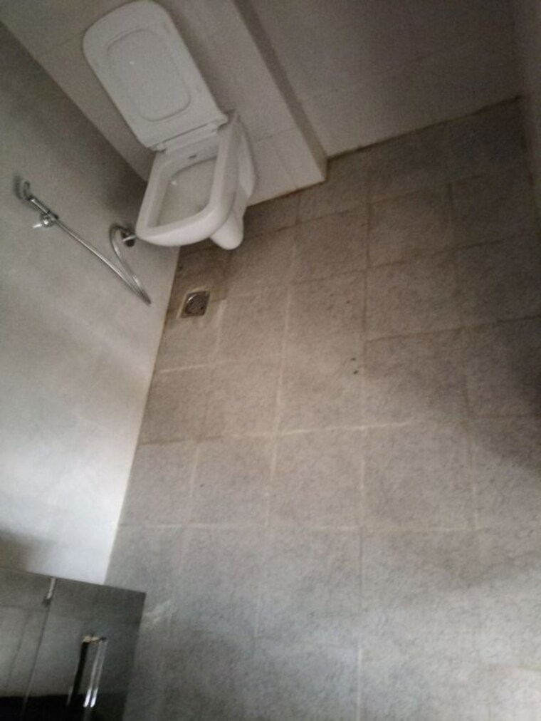 Bathroom, smart-world-orchard 3 Bedroom 1712 Sq.Ft. Builder Floor In Sector 61 Gurgaon 10339367