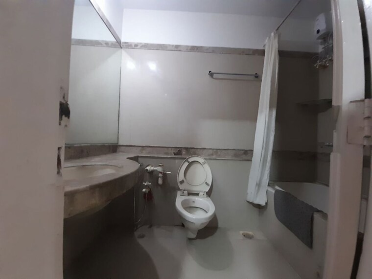 Bathroom, goregaon west 3 Bedroom 1200 Sq.Ft. Apartment In Goregaon West Mumbai 10339357