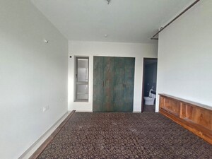 Master Bedroom in 2 BHK Apartment at Kalpataru Paramount, Kapur Bawdi – for Rent