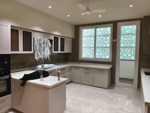 Room in 3.5 BHK Apartment at Defence Colony – for Sale