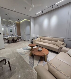 Team Area in 3 BHK Apartment at Indiabulls Blu, Worli – for Rent