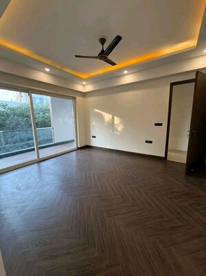 Room in 3 BHK Apartment at Emaar Emerald Floors Premier, Sector 65 – for Rent
