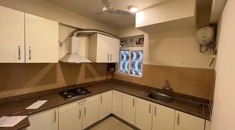 Kitchen, emaar-emerald-floors-premier 3 Bedroom 1600 Sq.Ft. Apartment In Sector 65 Gurgaon 10339424