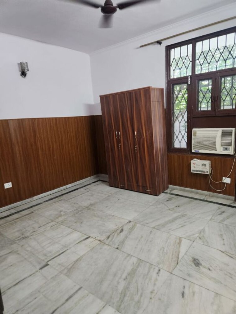 Room, dlf phase i 3 Bedroom 200 Sq.Yd. Independent House In Dlf Phase I Gurgaon 10339439