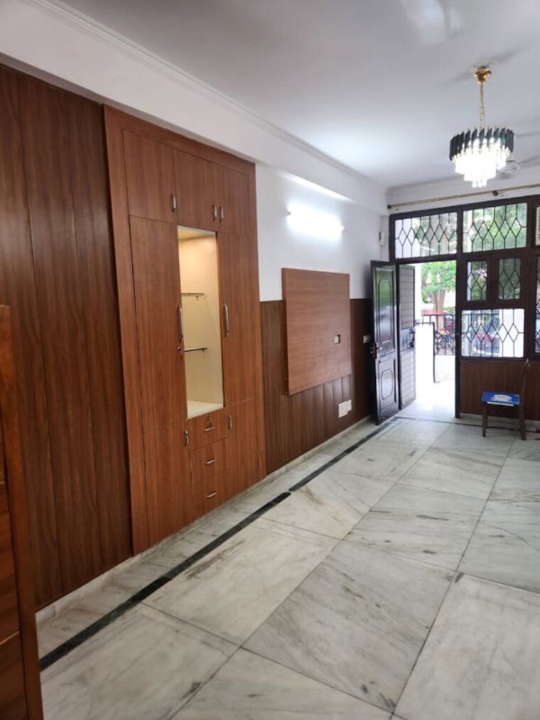 Room, dlf phase i 3 Bedroom 200 Sq.Yd. Independent House In Dlf Phase I Gurgaon 10339439