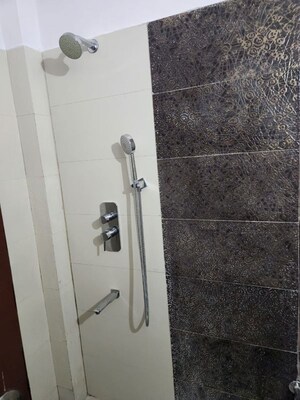 Bathroom in 3 BHK Independent House at Dlf Phase I – for Sale