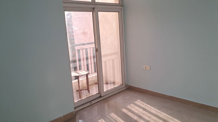 Room, sector 76 3 Bedroom 1315 Sq.Ft. Apartment In Sector 76 Noida 10339426