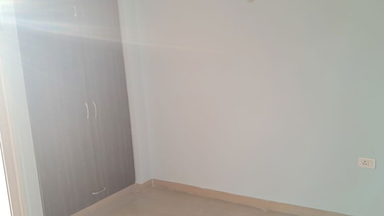 Room, sector 76 3 Bedroom 1315 Sq.Ft. Apartment In Sector 76 Noida 10339426