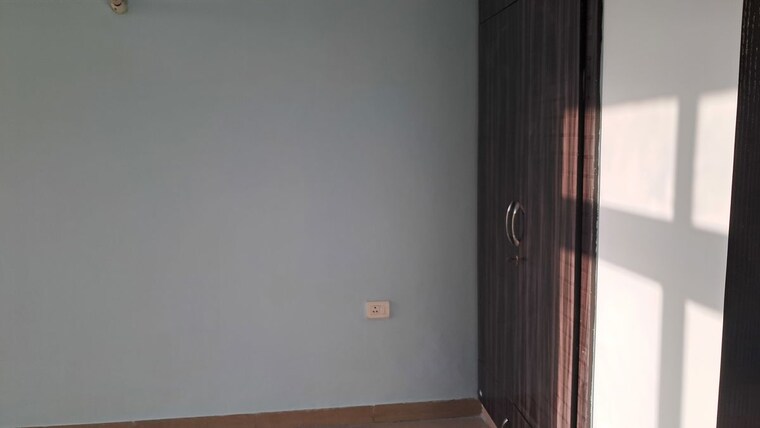 Room, sector 76 3 Bedroom 1315 Sq.Ft. Apartment In Sector 76 Noida 10339426