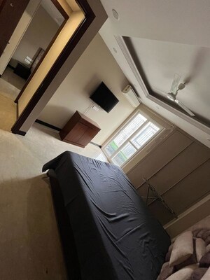 Furnished Amenities in 3 BHK Apartment at Greater Kailash I – for Rent