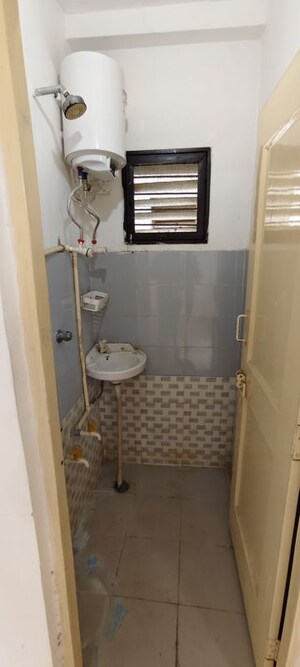 Bathroom in 1 BHK Apartment at Sector 23 Dwarka – for Rent