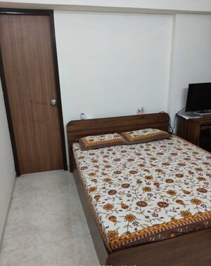 Bedroom in 2 BHK Apartment at Lodha Amara, Kolshet Road – for Rent