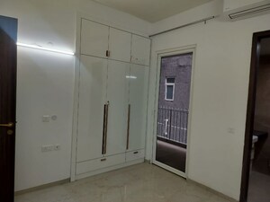 Room in 3 BHK Apartment at Smart World Orchard, Sector 61 – for Rent