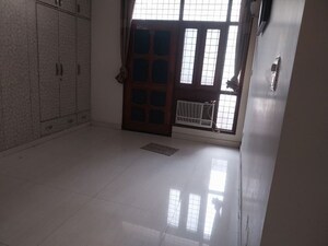 Room in 4 BHK Builder Floor at Sector 110 – for Sale